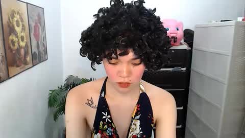 HANNAH online show from April 28, 2:27 am