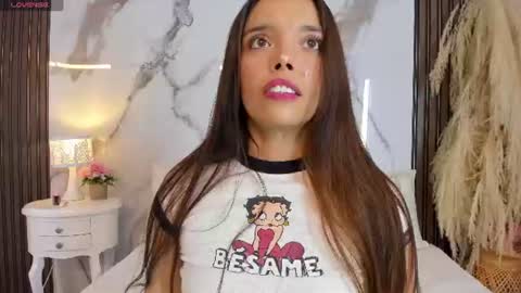 Hannahill69 online show from July 30, 5:19 am