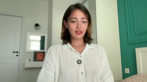 hannahinto online show from August 8, 1:19 pm