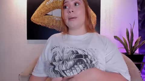 hannamartinn_ online show from October 27, 4:02 pm