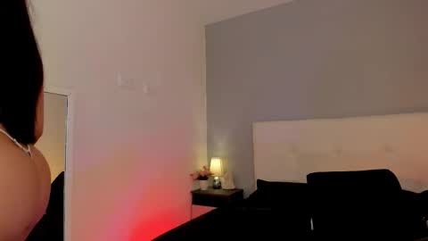 hannamartinnez online show from December 16, 8:15 pm