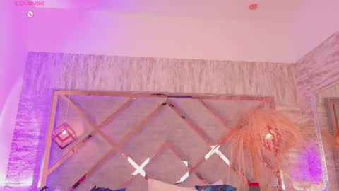 hannaprada1 online show from July 4, 12:01 pm