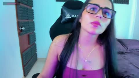 Hanna  online show from May 4, 8:23 pm