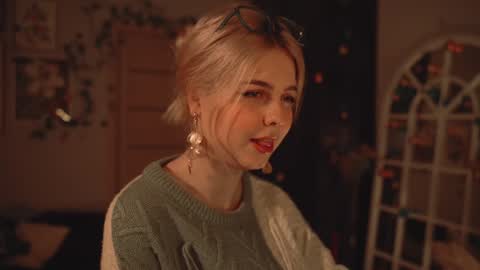 Hanna online show from December 19, 1:50 am