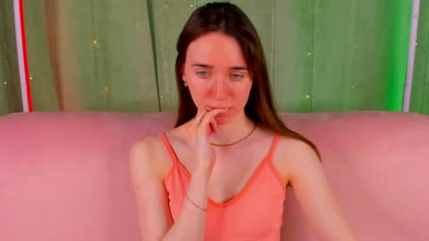 Hannavanilla online show from May 1, 1:09 am