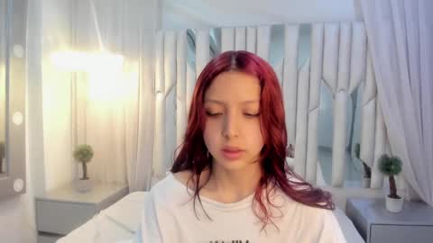 Snapshot of hanniesmile chatting on February 16, 11:16 am Hanni online show from February 16, 11:16 am