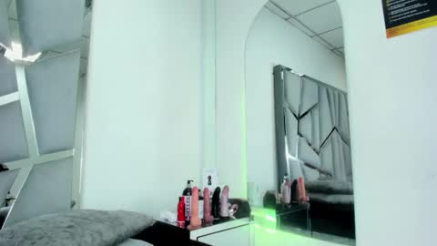 hanny_watson online show from September 17, 2:15 pm