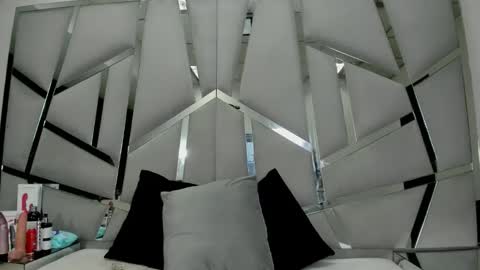 hanny_watson online show from May 1, 1:03 pm
