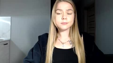 happy_fox_ online show from December 13, 7:53 pm