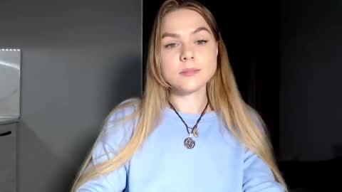 happy_fox_ online show from April 30, 9:08 pm