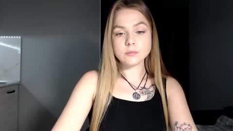 happy_fox_ online show from March 3, 8:15 pm