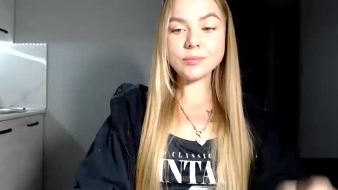 happy_fox_ online show from September 25, 10:07 pm