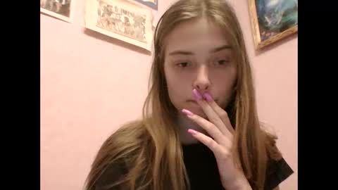 happyemily  online show from March 14, 10:00 pm