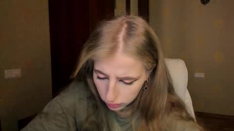 Julia online show from December 2, 5:20 am