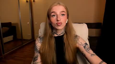 Julia online show from June 26, 6:14 am