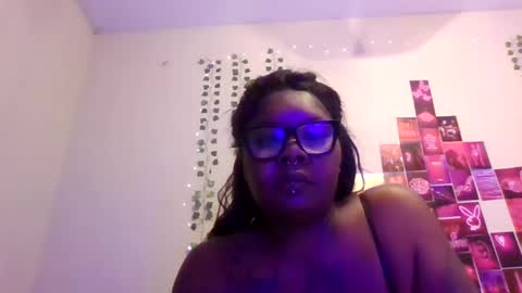 Snapshot of hawtchoc37 chatting on February 22, 7:56 am hawtchoc37 online show from February 22, 7:56 am