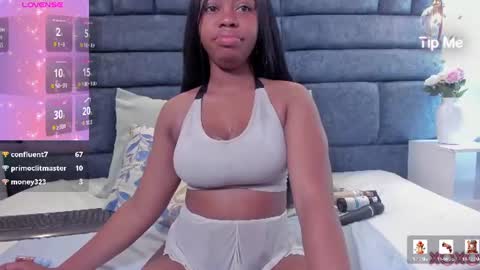 hazel_lanee online show from August 8, 6:54 am