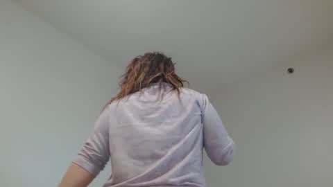 Snapshot of hazel_skye chatting on February 24, 3:09 pm Hazel online show from February 24, 3:09 pm