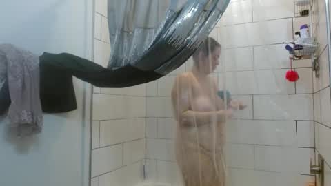 Snapshot of hazel_skye chatting on February 27, 12:34 pm Hazel online show from February 27, 12:34 pm