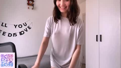 Kira online show from April 27, 2:03 pm