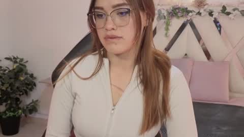 hazell_tay1 online show from July 29, 3:06 am