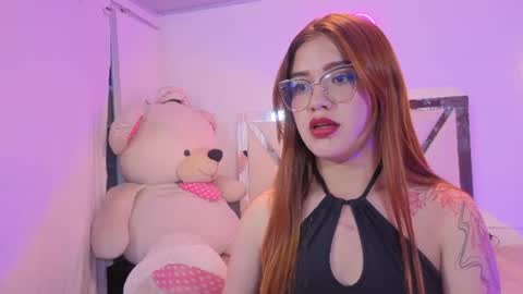 hazell_tay1 online show from July 31, 3:18 am