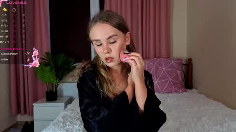 hazeltrue online show from September 29, 3:39 pm