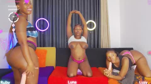 AngieLizzy online show from September 11, 6:14 am