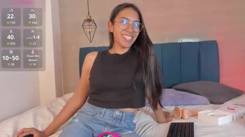 Snapshot of heidi_feuer chatting on October 3, 5:51 pm heidi_feuer online show from October 3, 5:51 pm