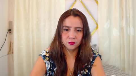 Snapshot of heidy_wells chatting on February 25, 11:54 am Heidy online show from February 25, 11:54 am
