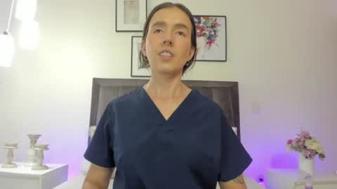 Helen  online show from August 4, 1:17 pm