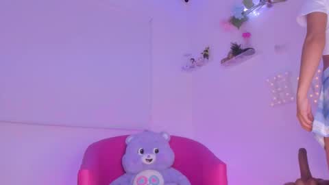 Helen Vidall online show from September 30, 4:18 am