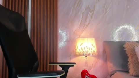 Helena Santos  online show from March 8, 11:25 am