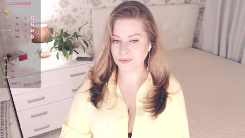 Snapshot of helenbonham chatting on October 11, 5:12 am Helena Bonham online show from October 11, 5:12 am
