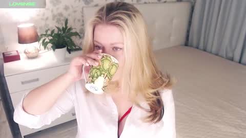Snapshot of helenbonham chatting on January 10, 4:44 am Helena Bonham online show from January 10, 4:44 am