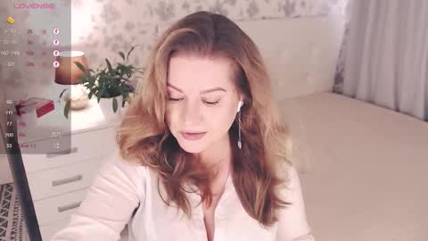 Snapshot of helenbonham chatting on September 26, 9:40 am Helena Bonham online show from September 26, 9:40 am