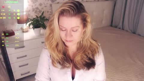 Snapshot of helenbonham chatting on December 30, 3:47 am Helena Bonham online show from December 30, 3:47 am