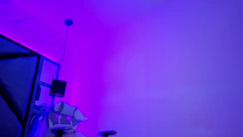    online show from December 3, 7:38 pm