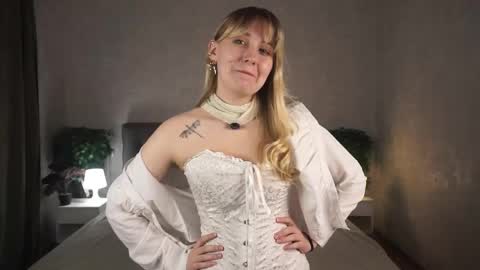 Bella online show from April 15, 7:58 pm