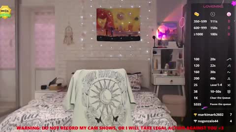 Helen online show from December 3, 4:39 pm