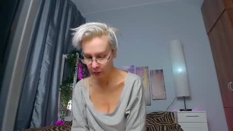 Snapshot of helgahimmele chatting on January 31, 4:36 am Helga online show from January 31, 4:36 am