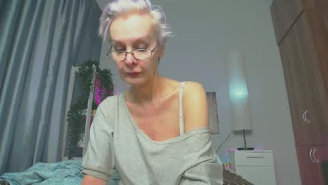 Snapshot of helgahimmele chatting on March 1, 9:40 am Helga online show from March 1, 9:40 am