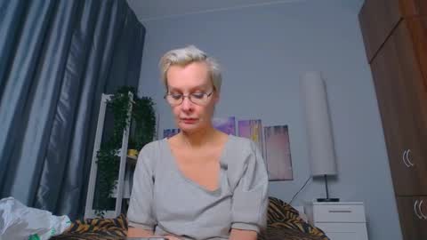 Snapshot of helgahimmele chatting on February 18, 9:53 pm Helga online show from February 18, 9:53 pm