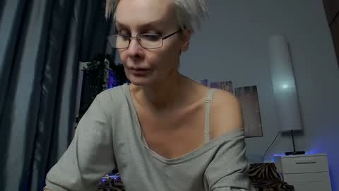 Snapshot of helgahimmele chatting on January 17, 3:55 am Helga online show from January 17, 3:55 am
