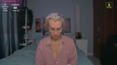 Snapshot of helgahimmele chatting on December 12, 4:32 pm Helga online show from December 12, 4:32 pm