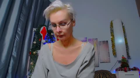 Snapshot of helgahimmele chatting on January 12, 10:33 pm Helga online show from January 12, 10:33 pm