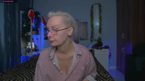 Snapshot of helgahimmele chatting on January 5, 11:12 pm Helga online show from January 5, 11:12 pm