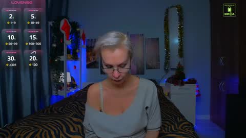 Snapshot of helgahimmele chatting on December 28, 10:44 pm Helga online show from December 28, 10:44 pm