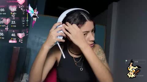 Snapshot of helia_n_amy chatting on October 21, 6:28 am Helia Transfem and Amy online show from October 21, 6:28 am