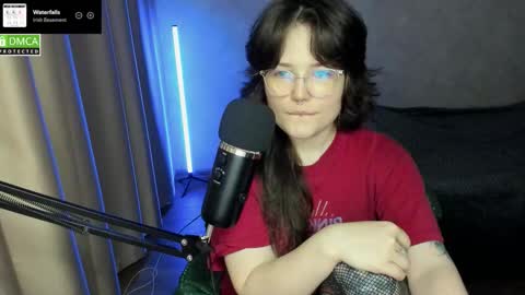 Red online show from November 11, 8:06 pm